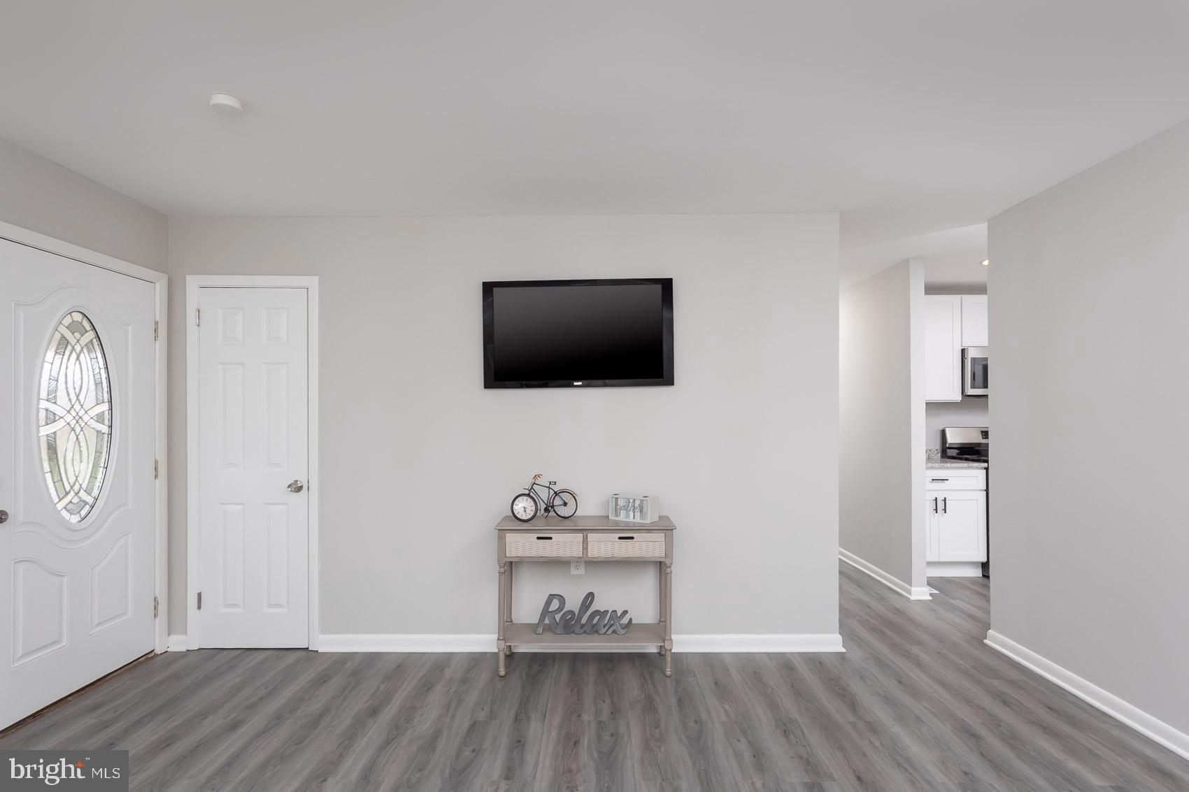 461 Doris Circle Aberdeen, MD 21001 - Photo 10 of 35 a living room with furniture and a flat screen tv