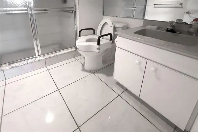 $128,900 | 381 South Hollybrook Drive, Unit 204, Pembroke Pines, FL 33025