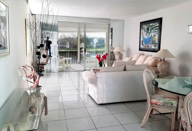 $128,900 | 381 South Hollybrook Drive, Unit 204, Pembroke Pines, FL 33025