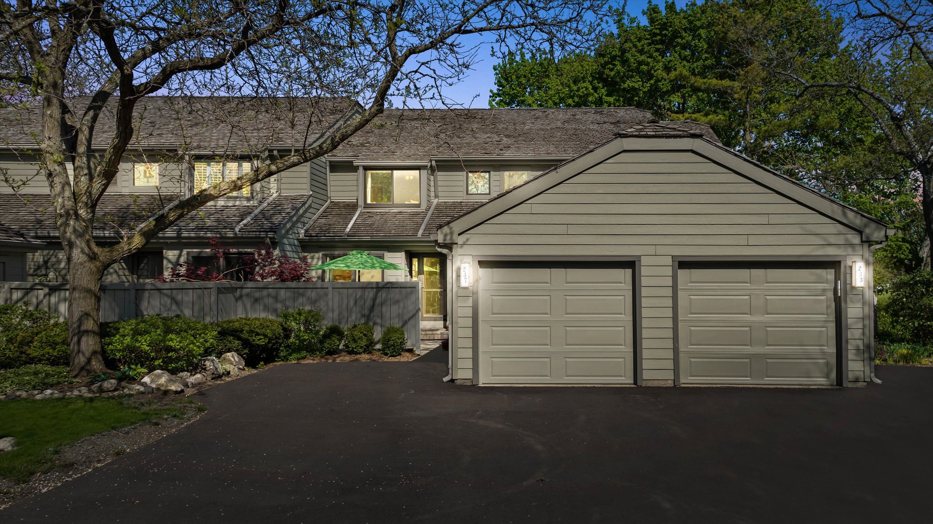 237 Timber Ridge Lane Lake Barrington, IL 60010 - Photo 1 of 29 Gallery Image 1