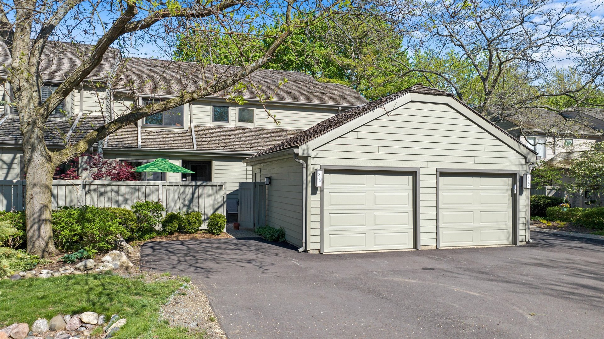 237 Timber Ridge Lane Lake Barrington, IL 60010 - Photo 2 of 29 Gallery Image 2