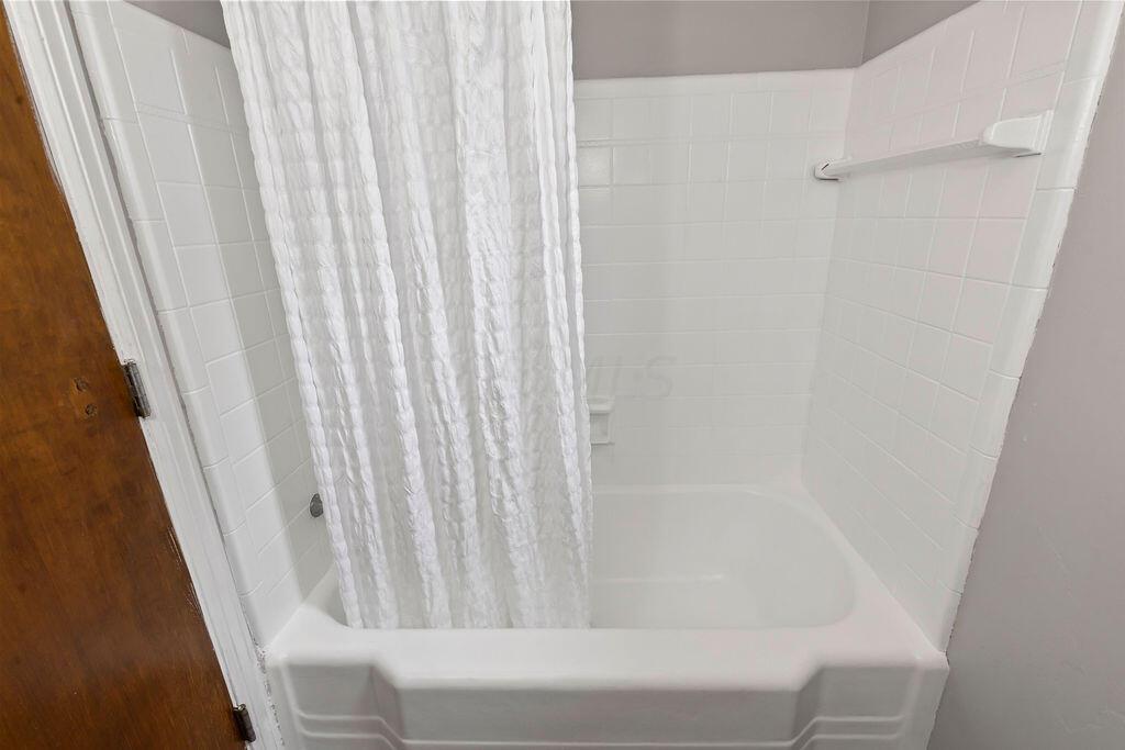 2584 Chester Road Columbus, OH 43221 - Photo 32 of 49 Tiled shower surround and soaking tub in 2nd full bath