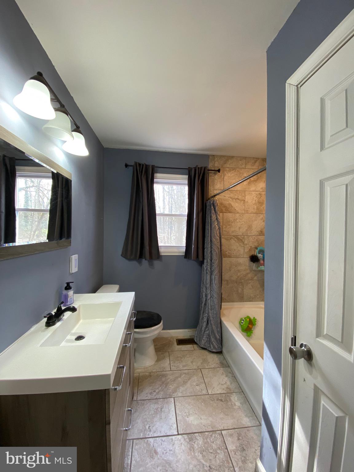 24 Naylor Avenue Clementon, NJ 08021 - Photo 4 of 10 Full Bath - Main Level