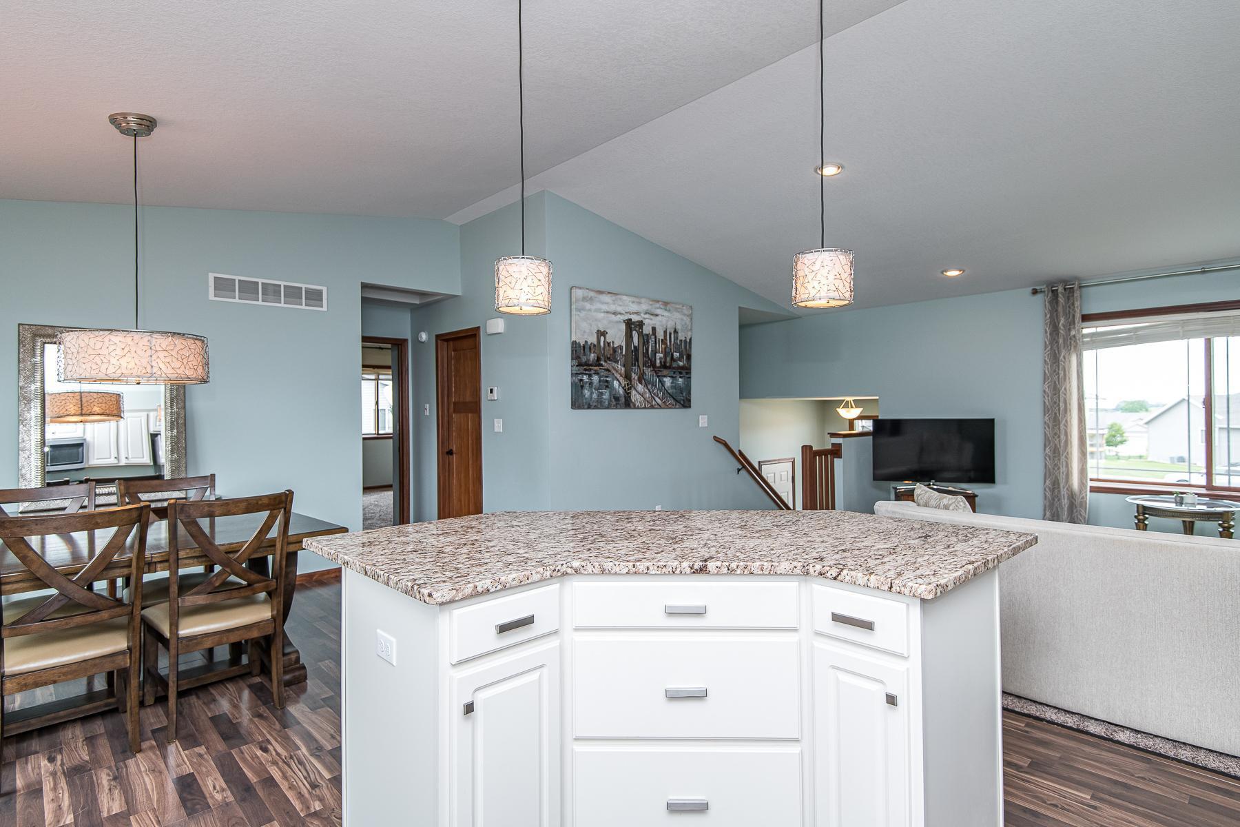 4965 Bishop Lane Northwest Rochester, MN 55901 - Photo 10 of 32