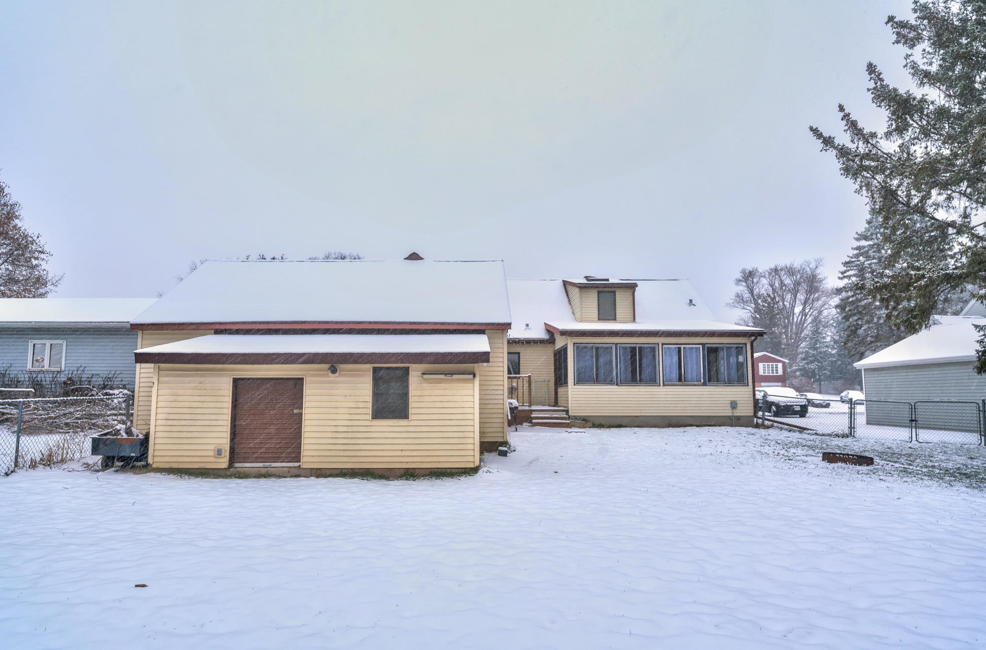623 Hamilton Street Columbus, WI 53925 - Photo 3 of 43