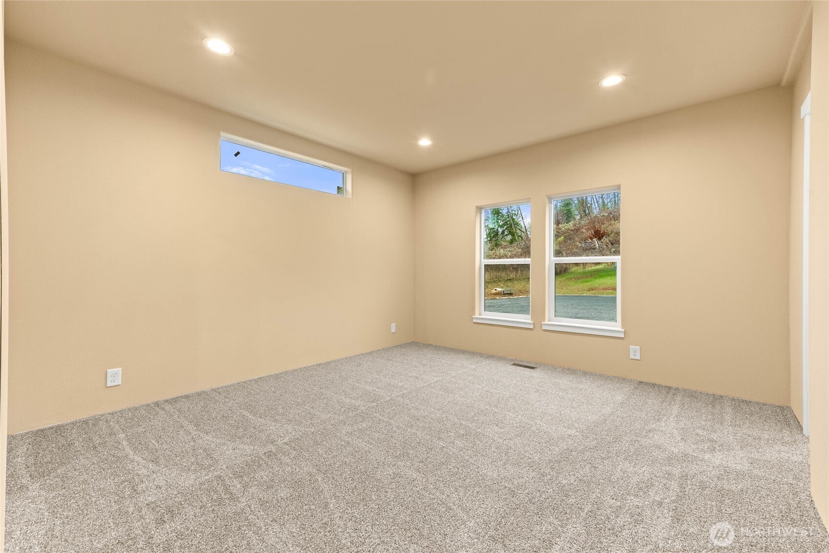 1655 Ferrier Road Winlock, WA 98596 - Photo 21 of 29 an empty room with windows