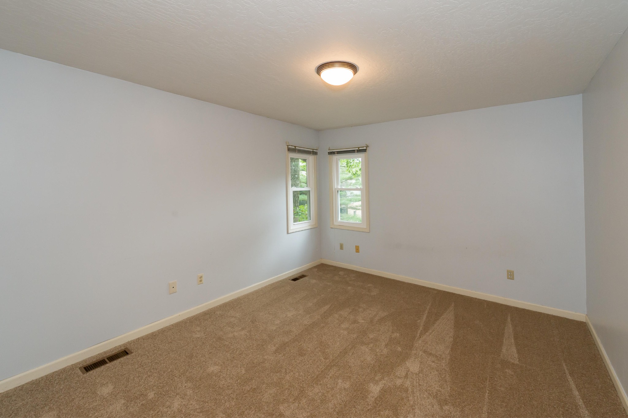 102 Clayton Way Oak Ridge, TN 37830 - Photo 14 of 40 an empty room with windows