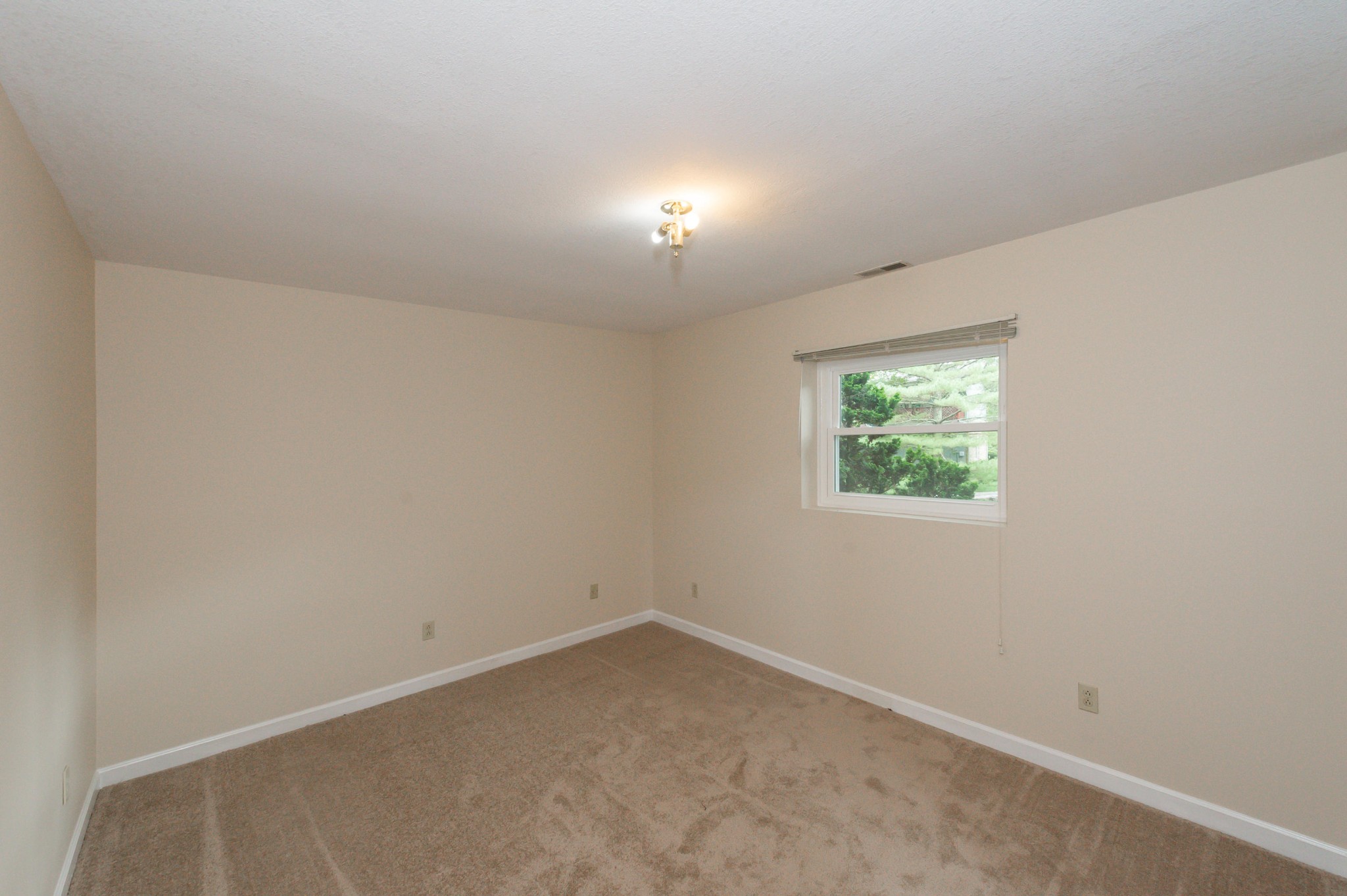 102 Clayton Way Oak Ridge, TN 37830 - Photo 23 of 40 an empty room with a window