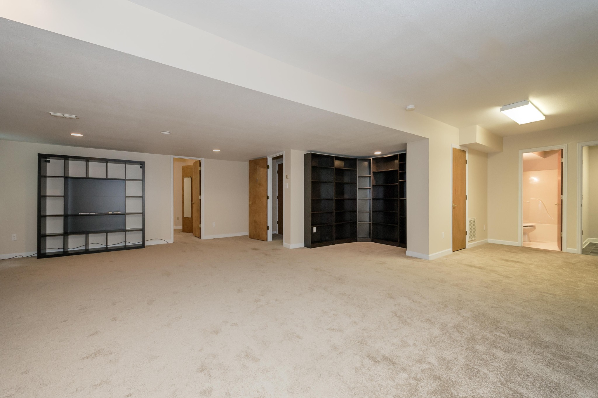 102 Clayton Way Oak Ridge, TN 37830 - Photo 27 of 40 a view of an empty room with closet