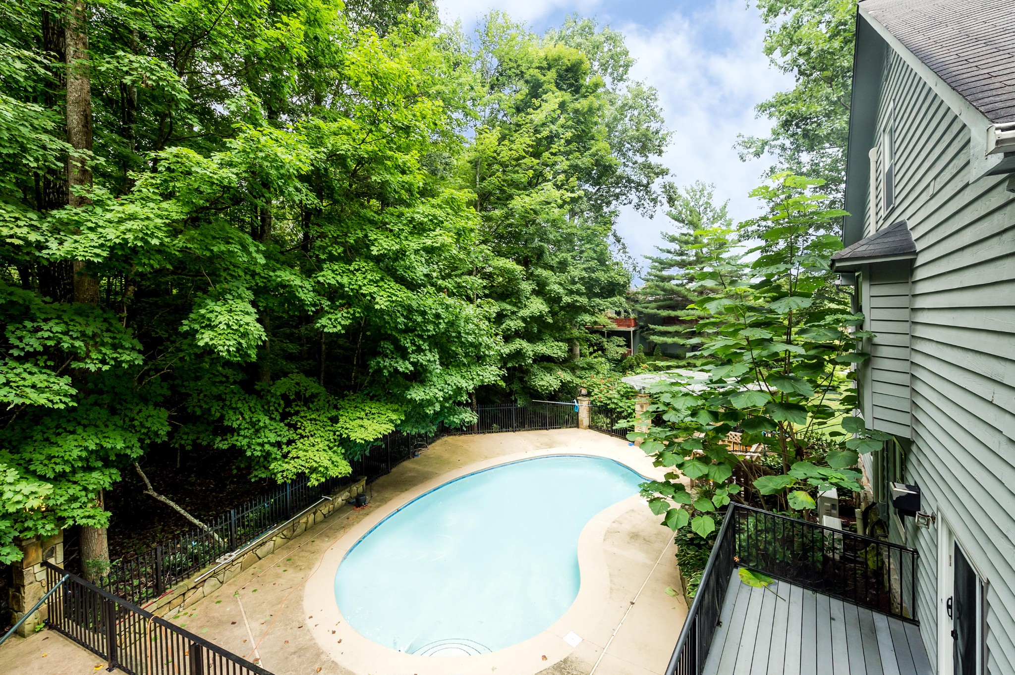102 Clayton Way Oak Ridge, TN 37830 - Photo 29 of 40 a view of swimming pool from a balcony