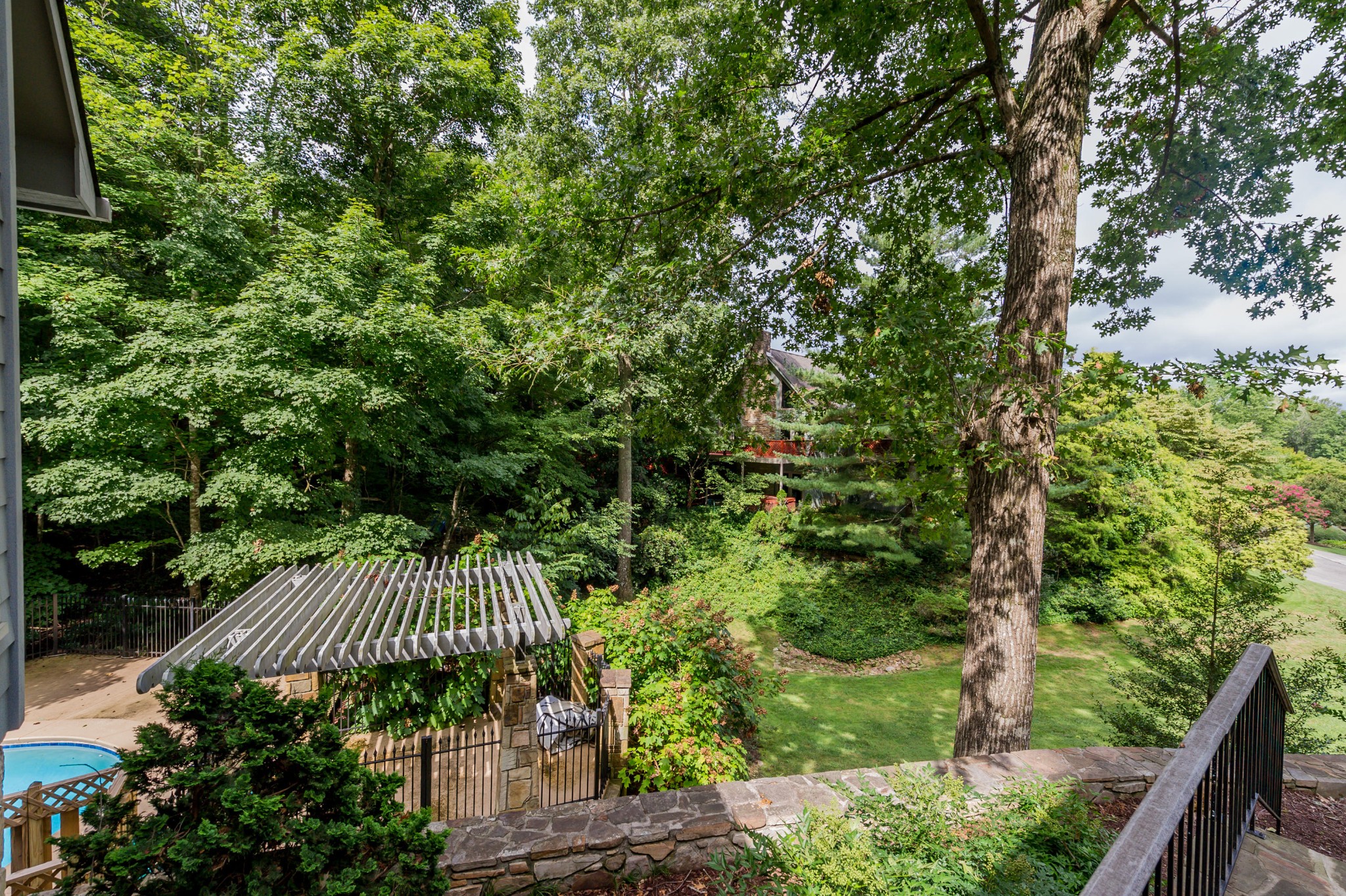 102 Clayton Way Oak Ridge, TN 37830 - Photo 37 of 40 a view of balcony with plants and trees