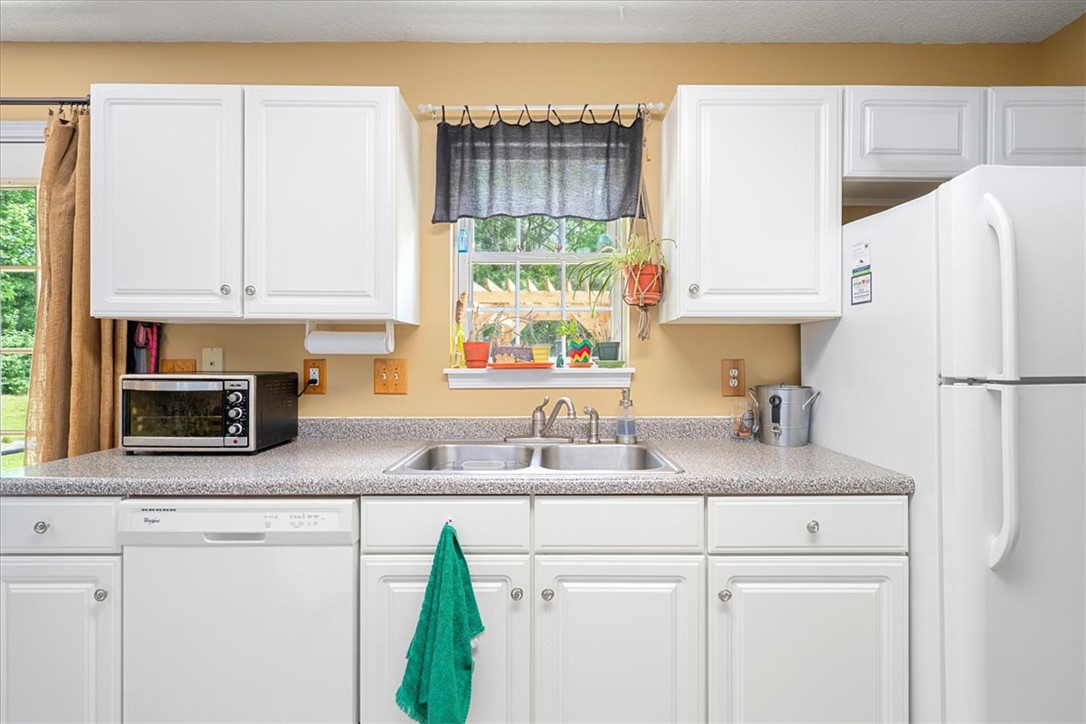 405 Whispering Lane Seneca, SC 29672 - Photo 12 of 38