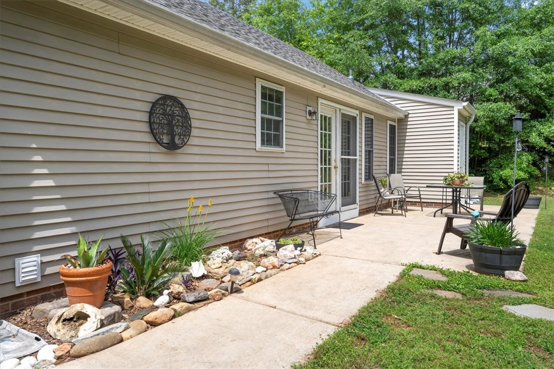 405 Whispering Lane Seneca, SC 29672 - Photo 25 of 38