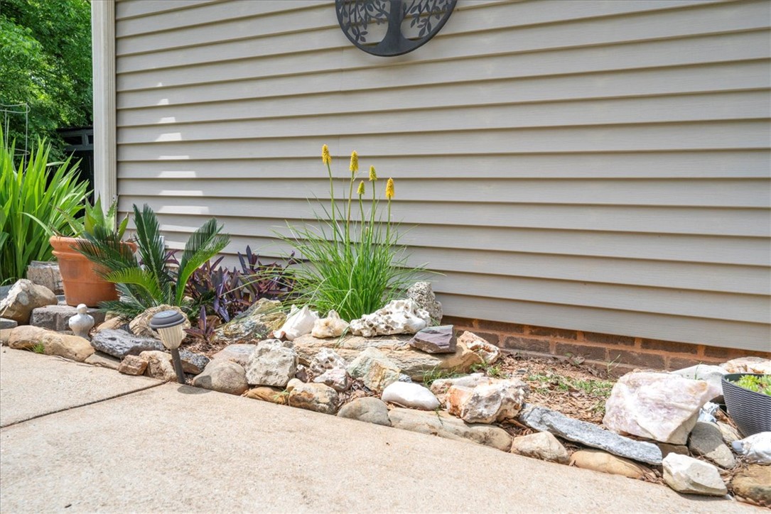 405 Whispering Lane Seneca, SC 29672 - Photo 26 of 38