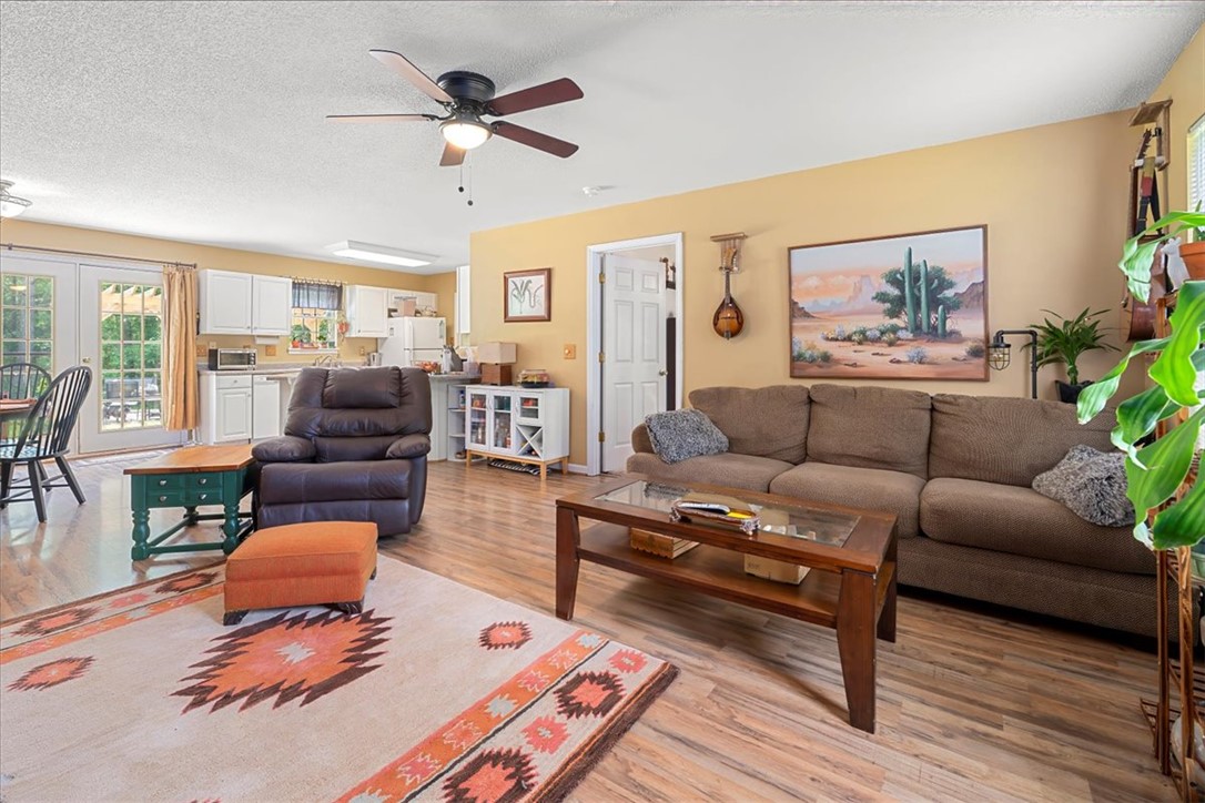 405 Whispering Lane Seneca, SC 29672 - Photo 5 of 38