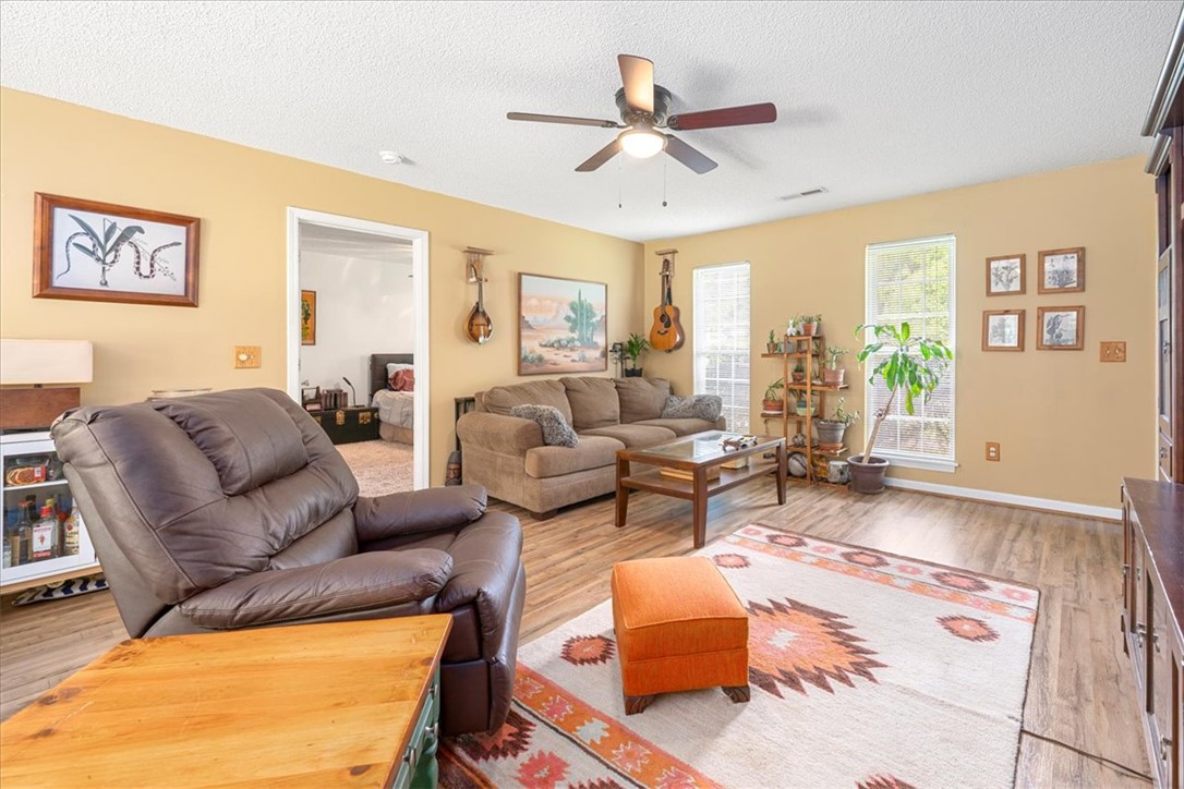 405 Whispering Lane Seneca, SC 29672 - Photo 7 of 38