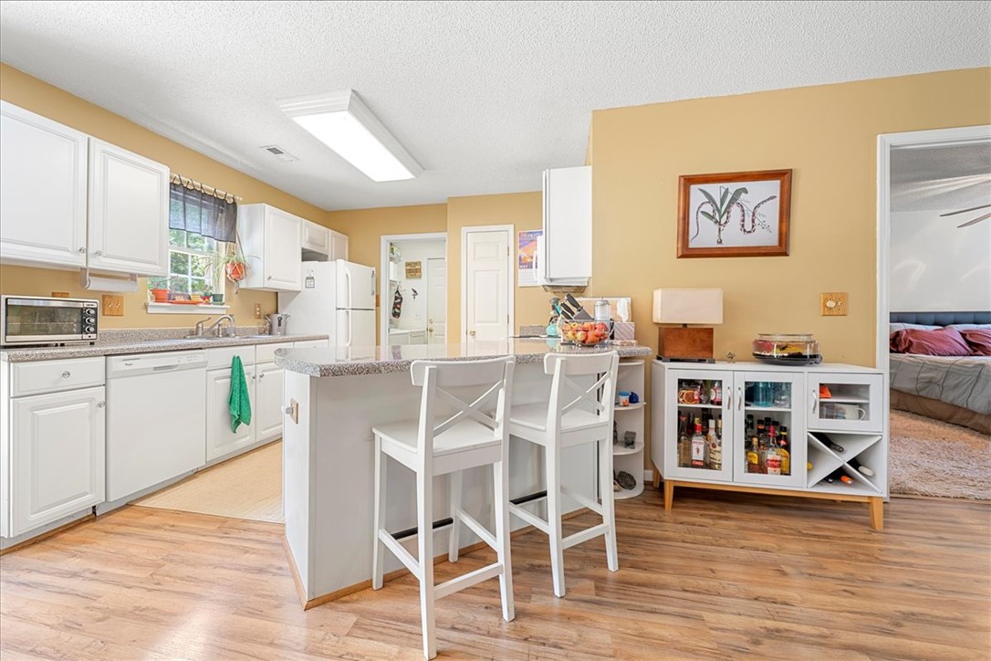 405 Whispering Lane Seneca, SC 29672 - Photo 9 of 38