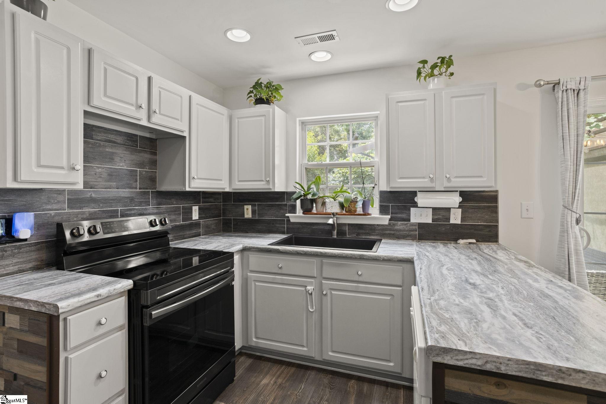 103 Raleigh Court Simpsonville, SC 29681 - Photo 11 of 29 Gallery Image 11