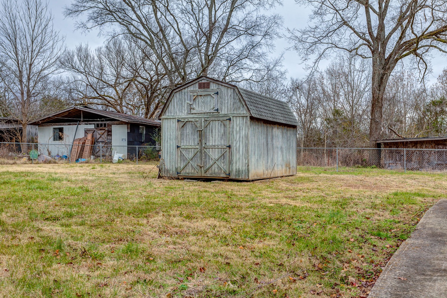 5655 South Commerce Road Watertown, TN 37184 - Photo 20 of 21 a front view of a house with garden