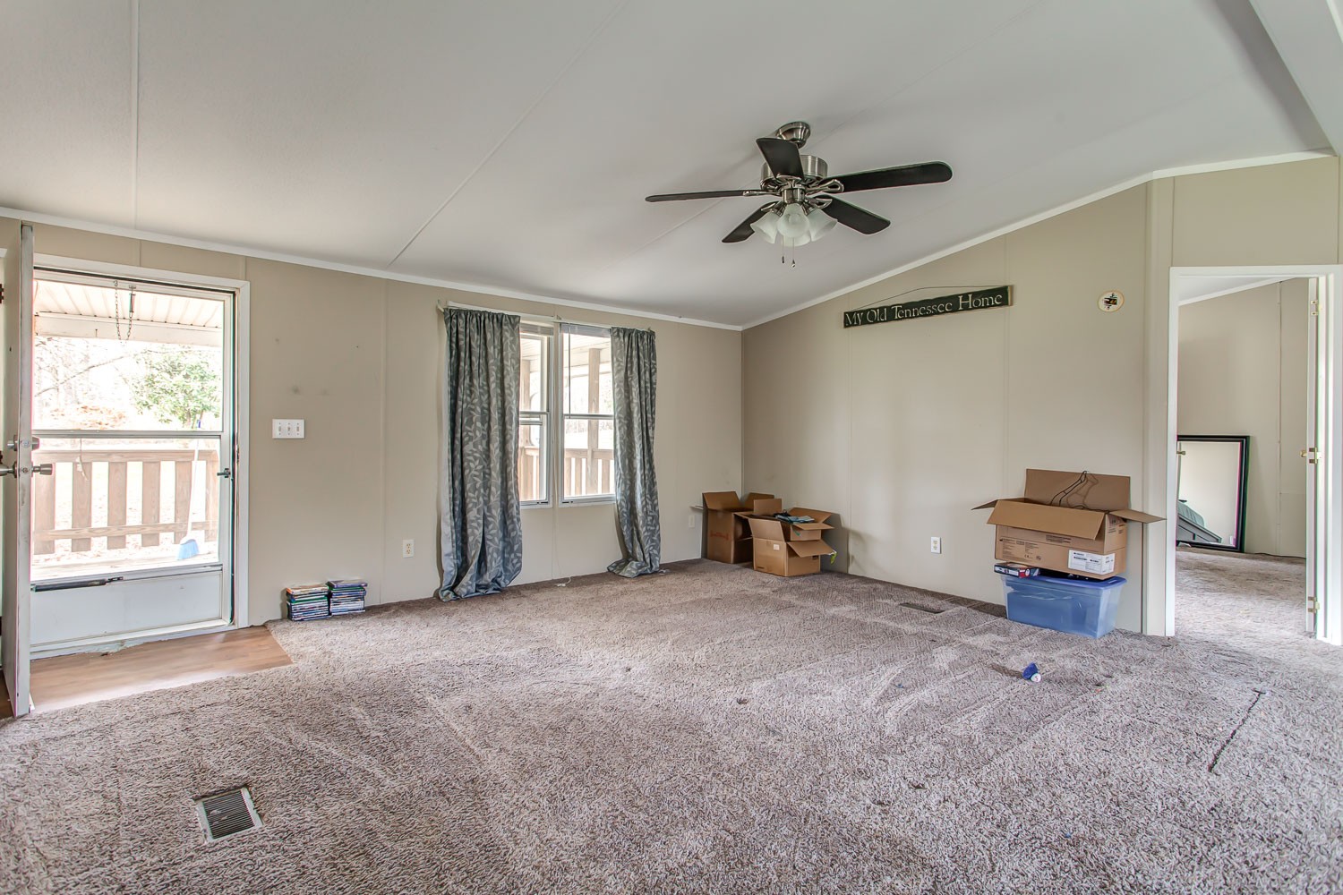 5655 South Commerce Road Watertown, TN 37184 - Photo 4 of 21 a view of an empty room with a window