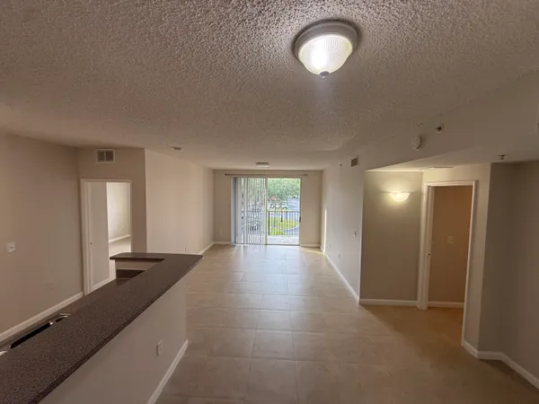 $2,050 | 7980 North Nob Hill Road, Unit 205, Fort Lauderdale, FL 33321