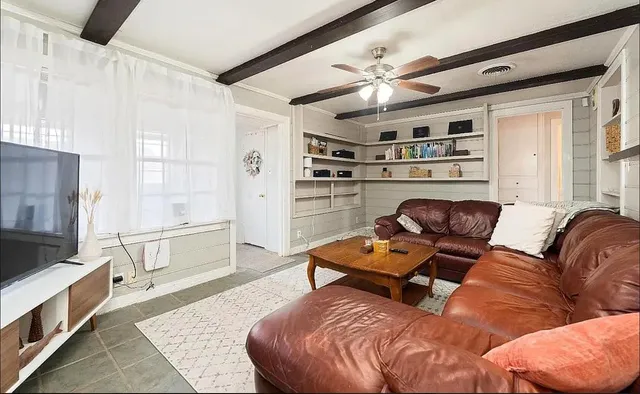 $1,295 | 2402 29th Street, Unit FRONT, Lubbock, TX 79411