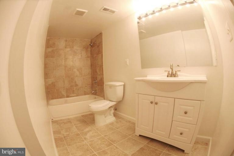 6802 Rolling Road Springfield, VA 22152 - Photo 18 of 28 Bath #4