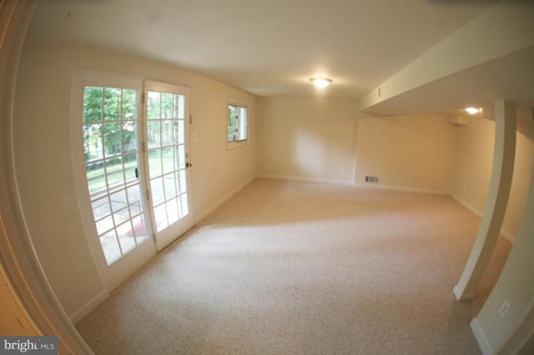 6802 Rolling Road Springfield, VA 22152 - Photo 21 of 28 Family Room #2