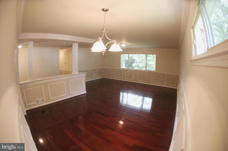 6802 Rolling Road Springfield, VA 22152 - Photo 7 of 28 Dining Area