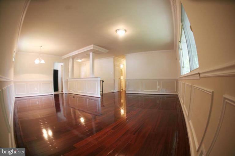 6802 Rolling Road Springfield, VA 22152 - Photo 8 of 28 Living Room