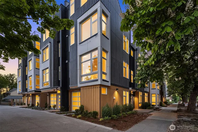 $1,199,950 | 1715 17th Avenue, Seattle, WA 98122