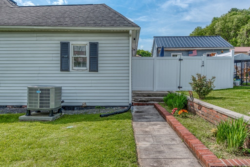 423 Kents Ridge Road Richlands, VA 24641 - Photo 6 of 27 Gallery Image 6