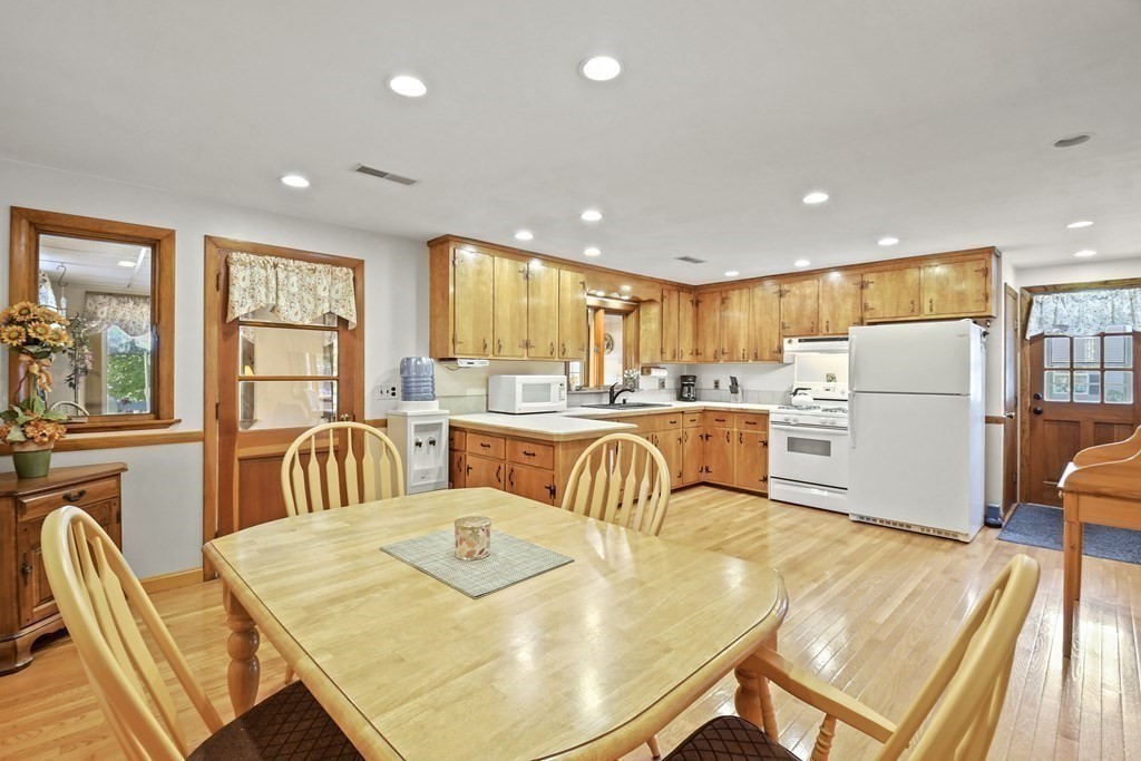88 Cambridge Road Woburn, MA 01801 - Photo 7 of 31 Gallery Image 7
