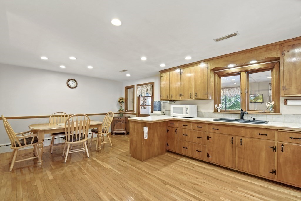 88 Cambridge Road Woburn, MA 01801 - Photo 8 of 31 Gallery Image 8