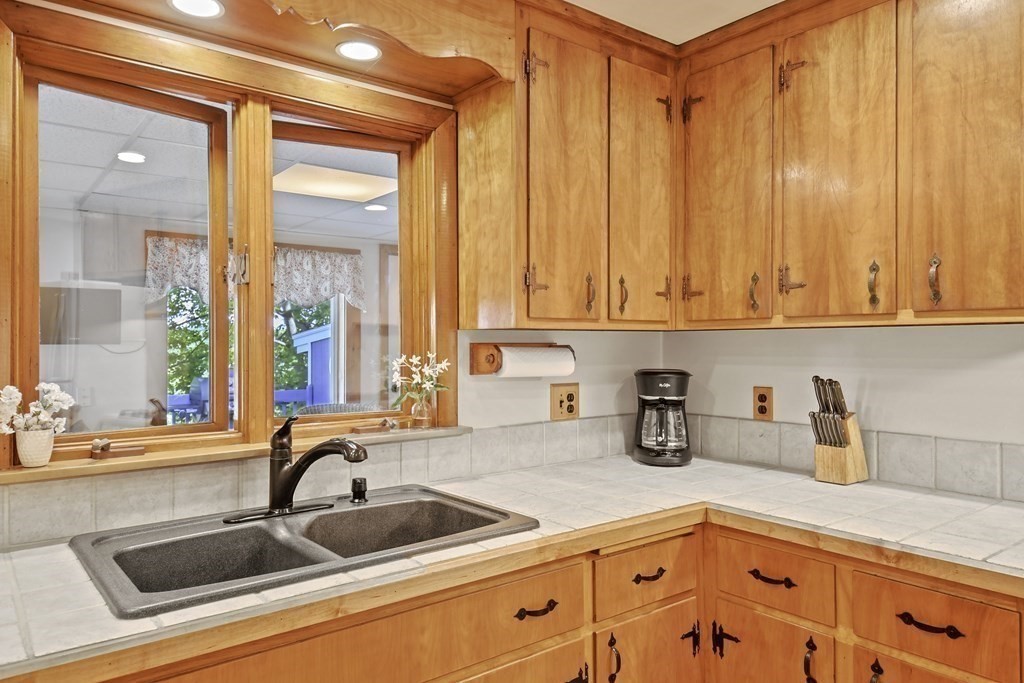 88 Cambridge Road Woburn, MA 01801 - Photo 9 of 31 Gallery Image 9