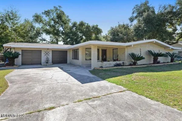 $2,100 | 320 Lakeview Boulevard, Biloxi, MS 39531
