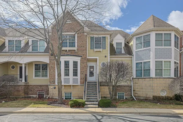 $520,000 | 1909 Lynn Circle, Libertyville, IL 60048