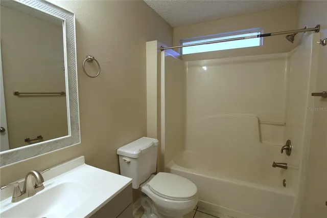 $2,150 | 1604 27th Avenue East, Bradenton, FL 34208