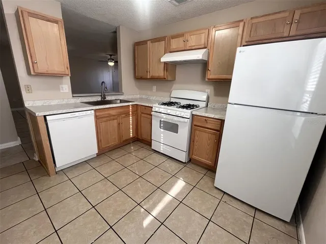 $2,150 | 1604 27th Avenue East, Bradenton, FL 34208