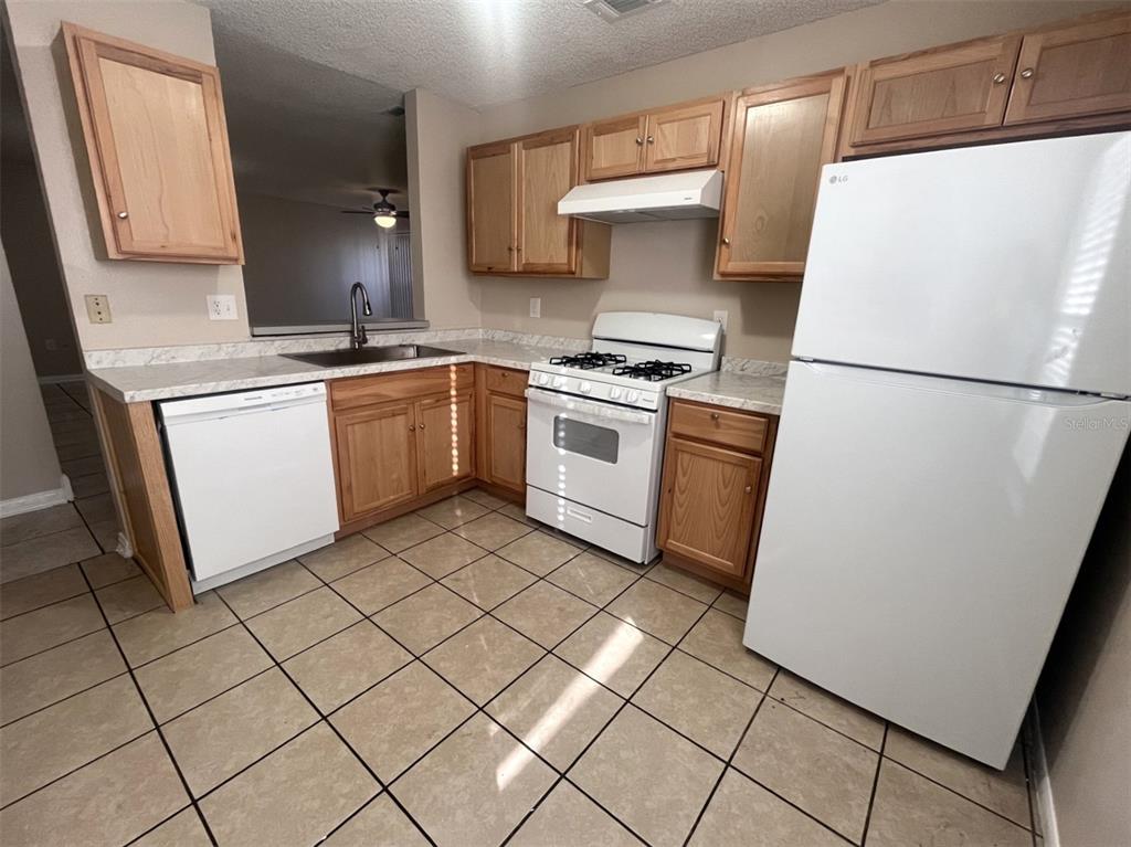 1604 27th Avenue East Bradenton, FL 34208 - Photo 3 of 18