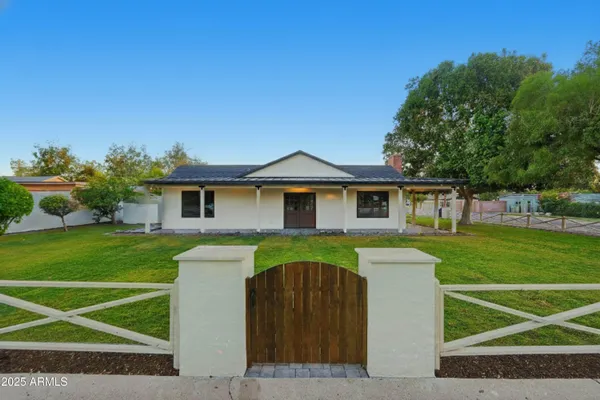 $1,699,999 | 2315 North 42nd Street, Phoenix, AZ 85008