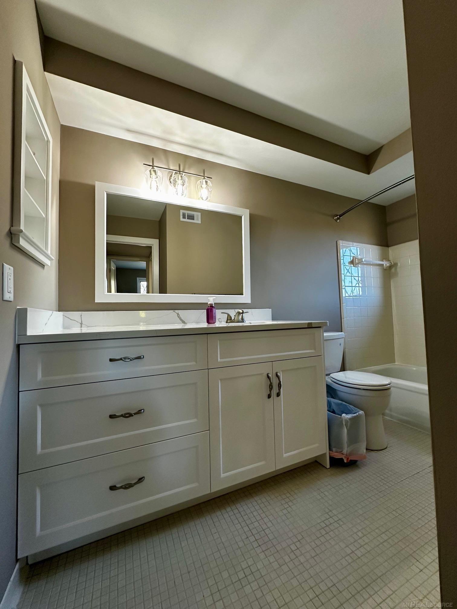 54731 Shelby Road Utica, MI 48316 - Photo 13 of 25 50193664-f94e579c-2016-4b7c-b054-b369375dffbc.JPG