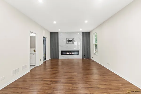 $3,600 | 1495 Dearborn Court, Unit 1495, Mount Prospect, IL 60056