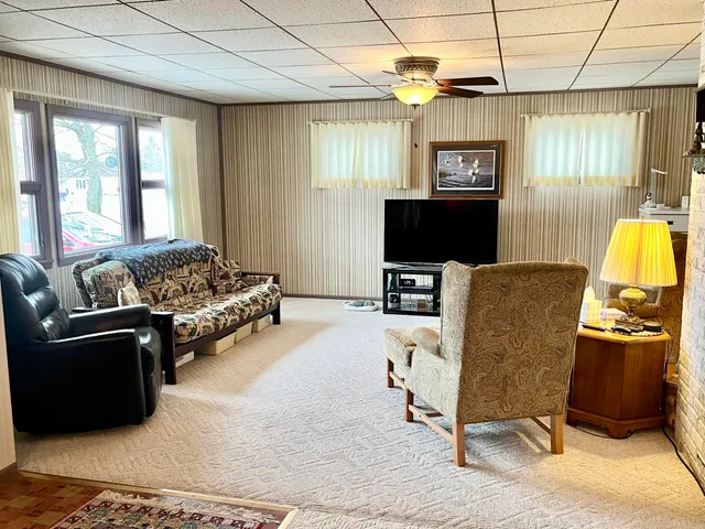 $225,000 | 3414 Parkway Boulevard, Two Rivers, WI 54241