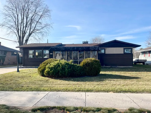 $225,000 | 3414 Parkway Boulevard, Two Rivers, WI 54241