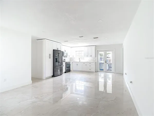 $2,075 | 201 Valencia Drive, Auburndale, FL 33823