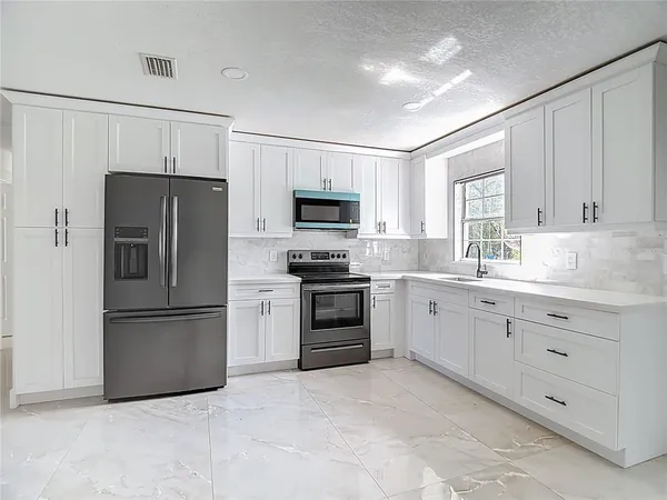 $2,075 | 201 Valencia Drive, Auburndale, FL 33823