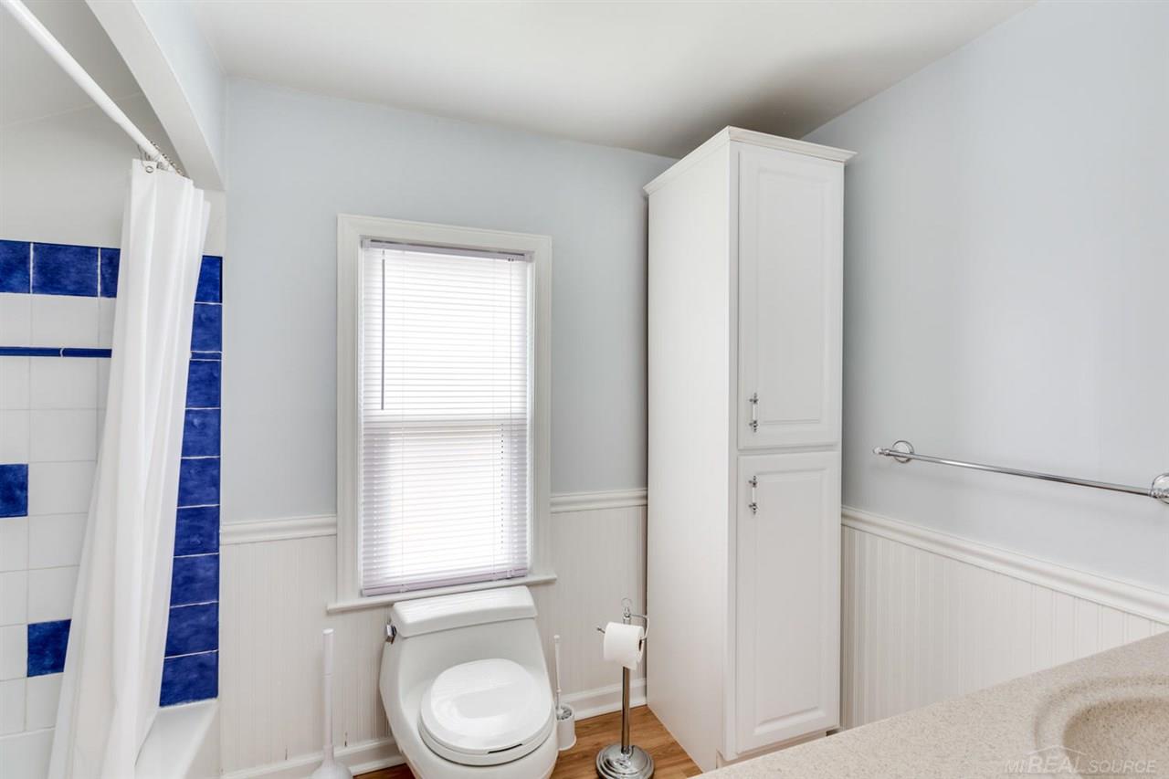 993 Hawthorne Road Grosse Pointe, MI 48236 - Photo 10 of 29 31323353-9.JPG