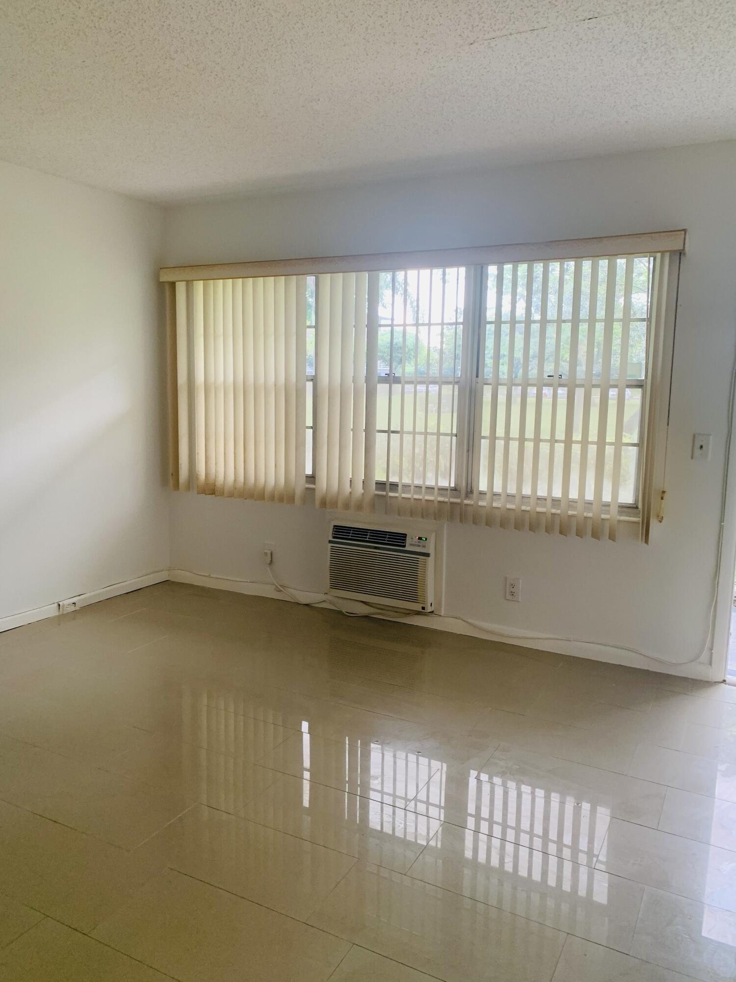 7 Suffolk A Boca Raton, FL 33434 - Photo 9 of 19 IMG_3671