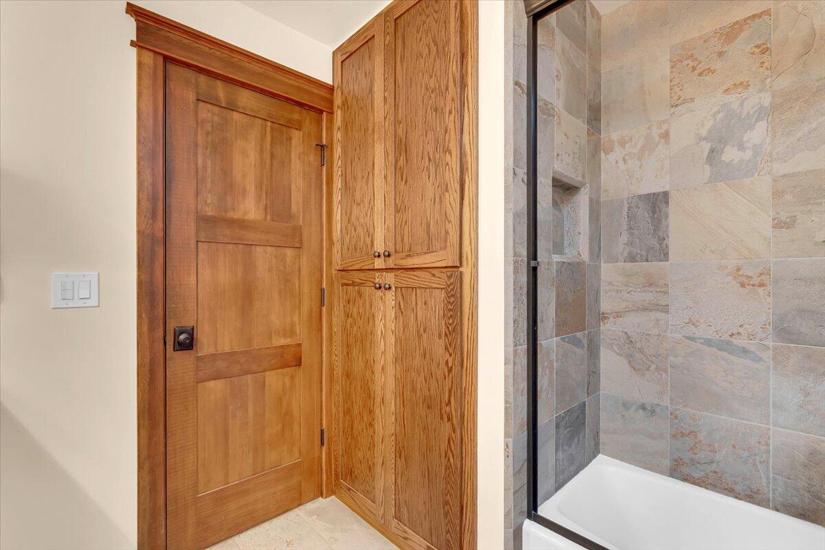 21880 Oak Meadow Road Palo Cedro, CA 96073 - Photo 34 of 79 Guest bath